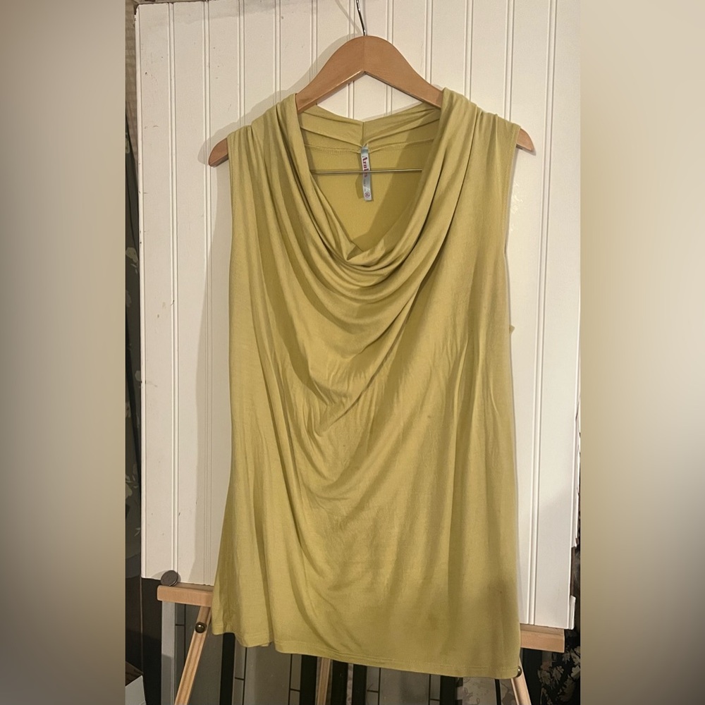 Scoop Neck Sleeveless Top
